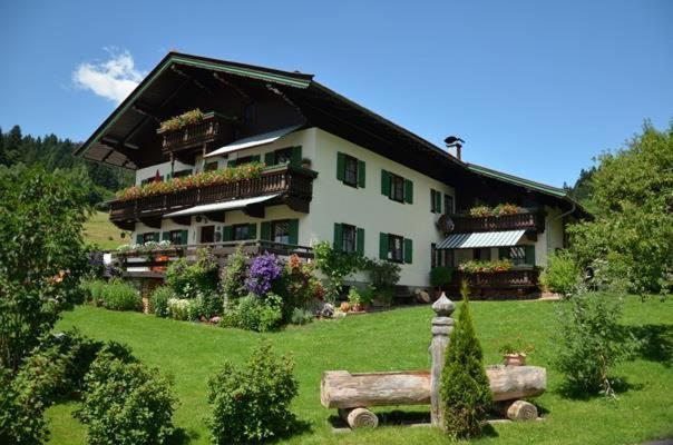 Haus Lindeneck - Erika Schwentner Apartment Kossen Exterior photo